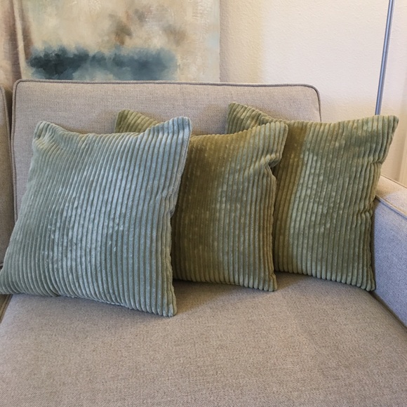 3 Throw Pillows - Picture 4 of 6